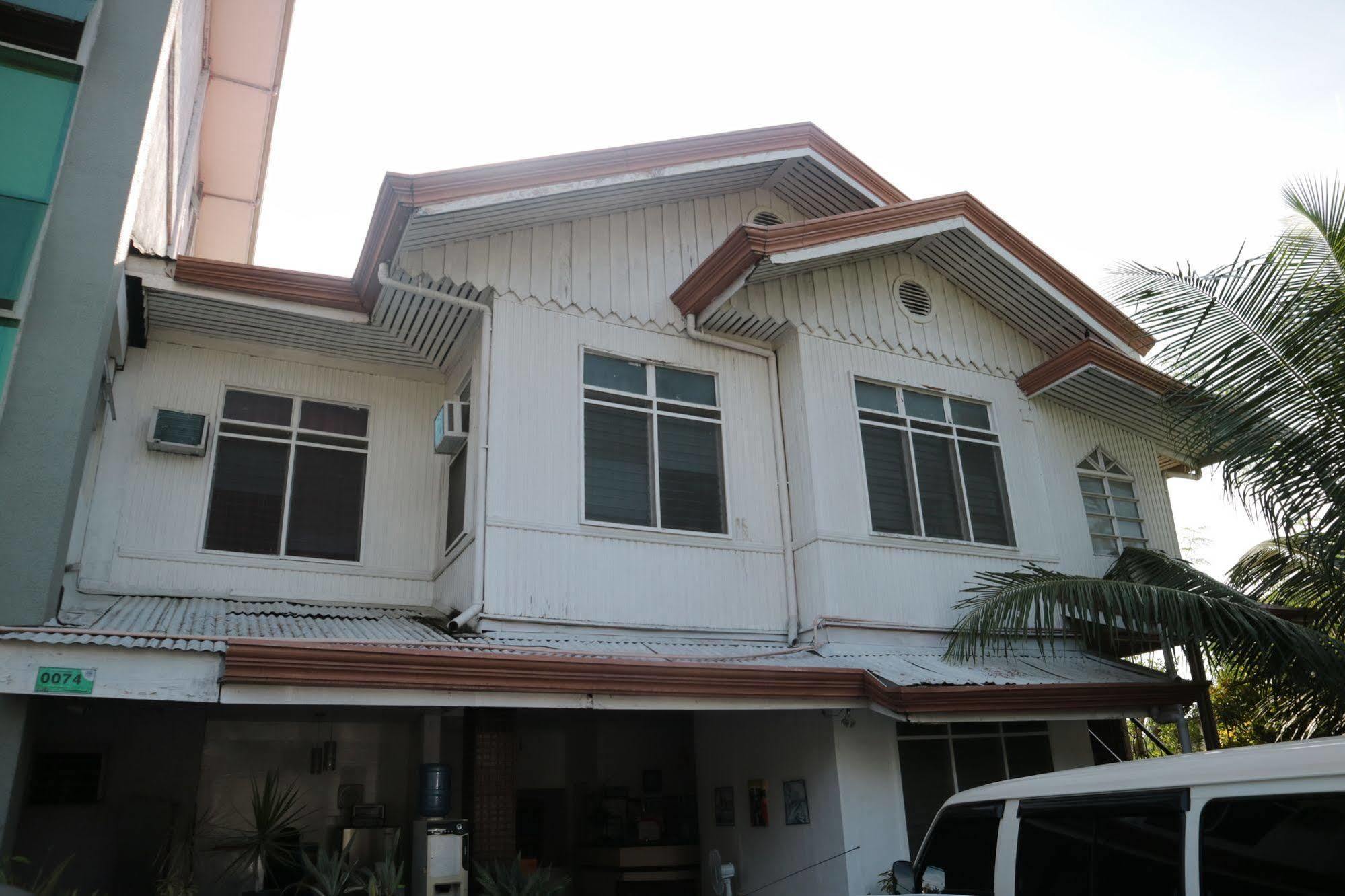Newport Oak Pension Inn Тагбиларан Сити Екстериор снимка