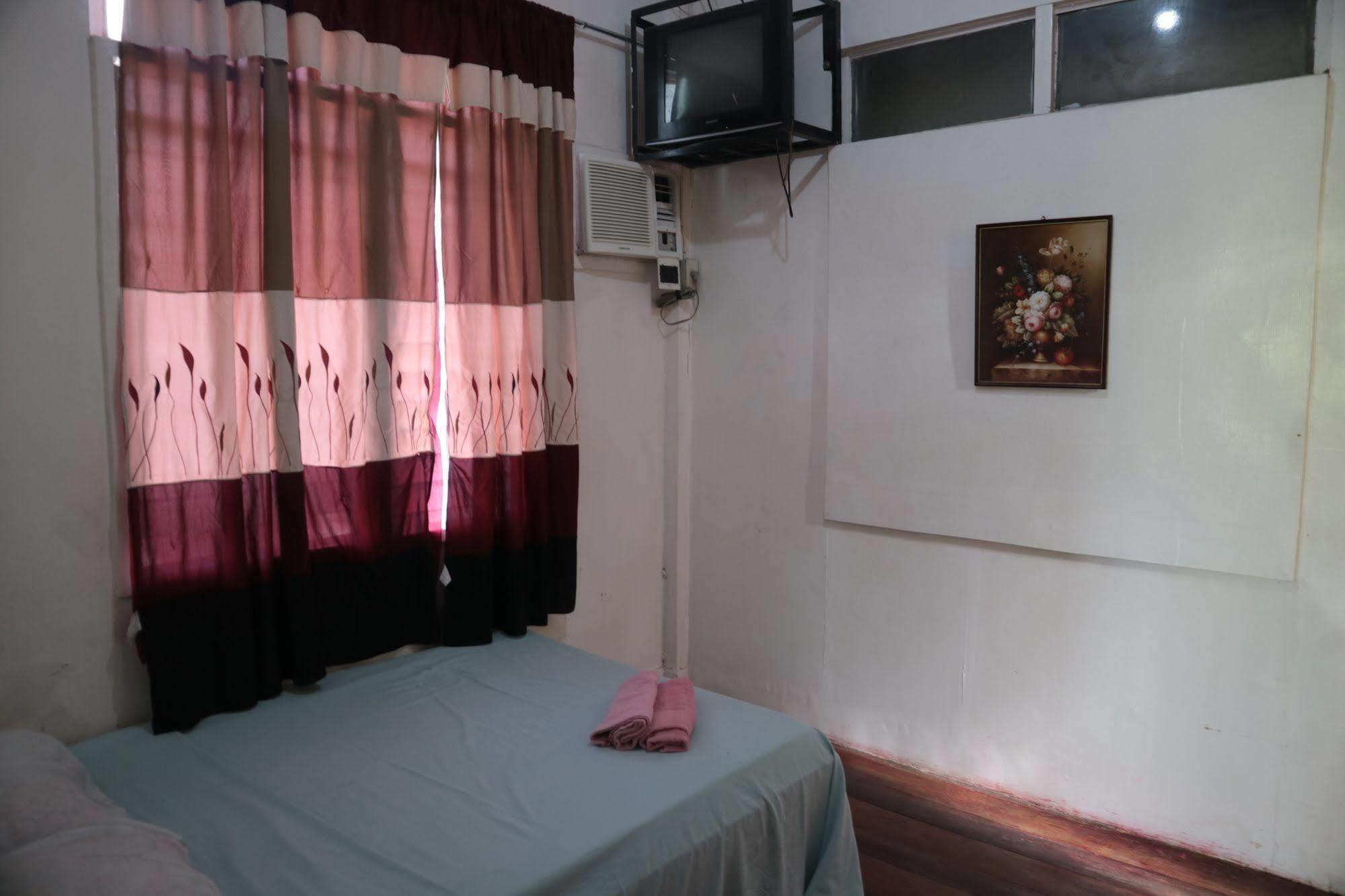 Newport Oak Pension Inn Тагбиларан Сити Екстериор снимка