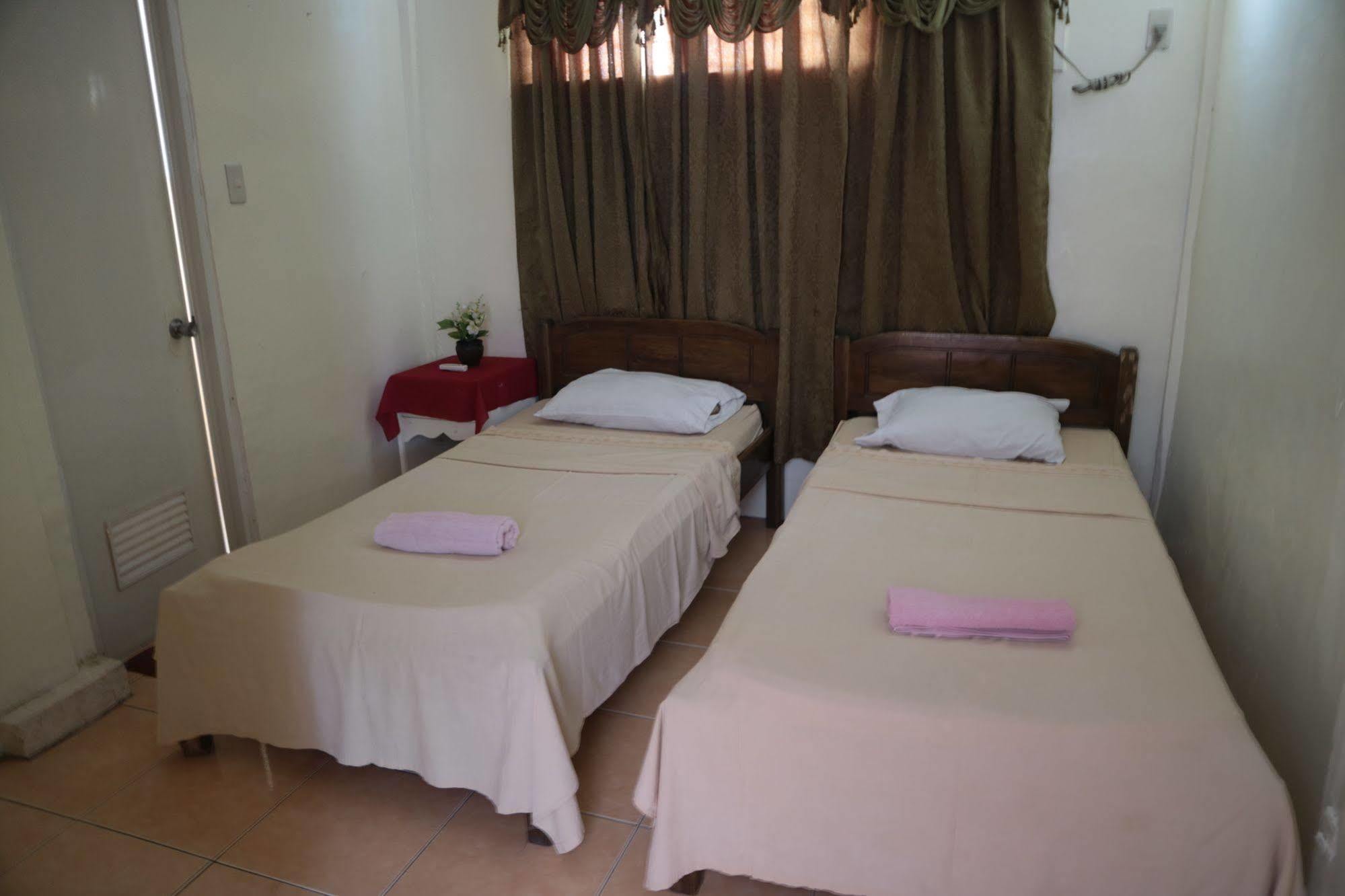 Newport Oak Pension Inn Тагбиларан Сити Екстериор снимка